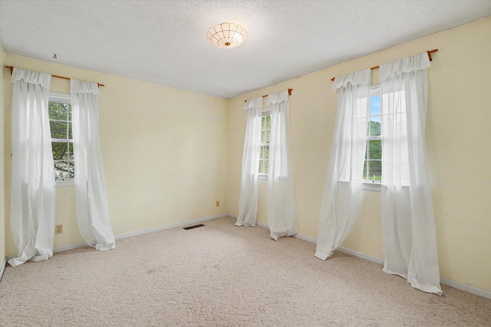 702 Cambridge Drive Property Photo 29