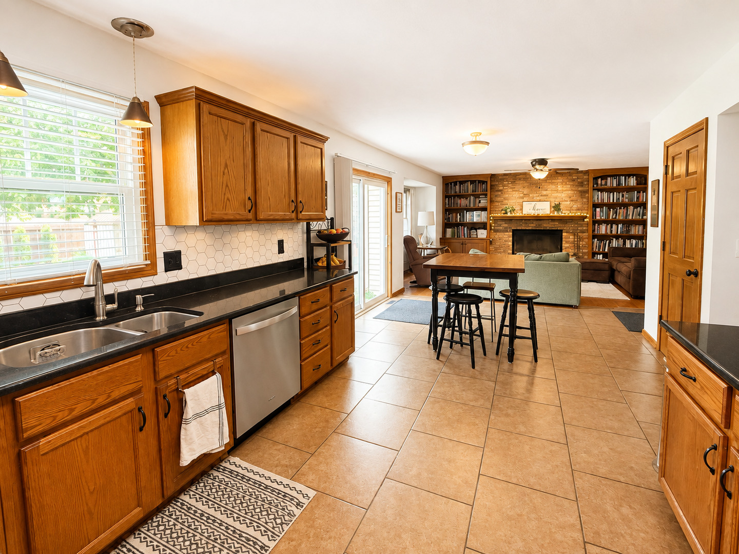 2709 Brighton Lane Property Photo 12