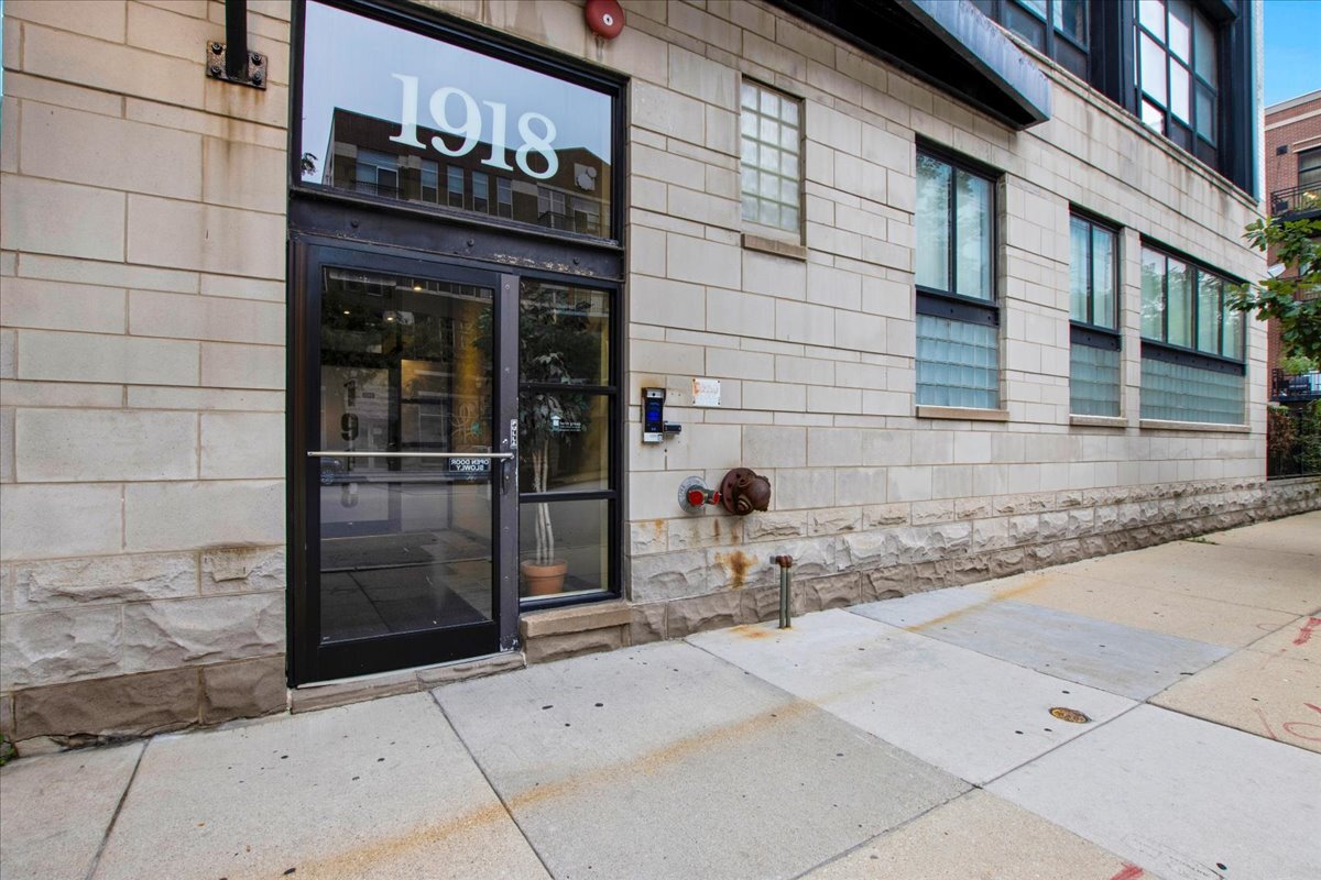 1918 S Michigan Avenue 207 Property Photo 3
