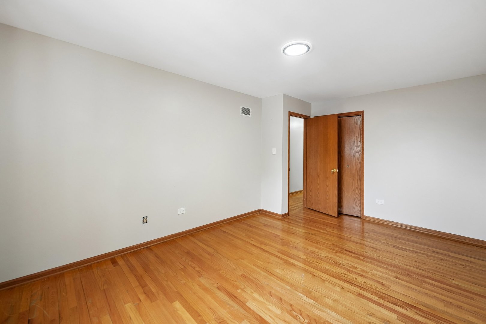 5601 S Sayre Avenue Property Photo 8