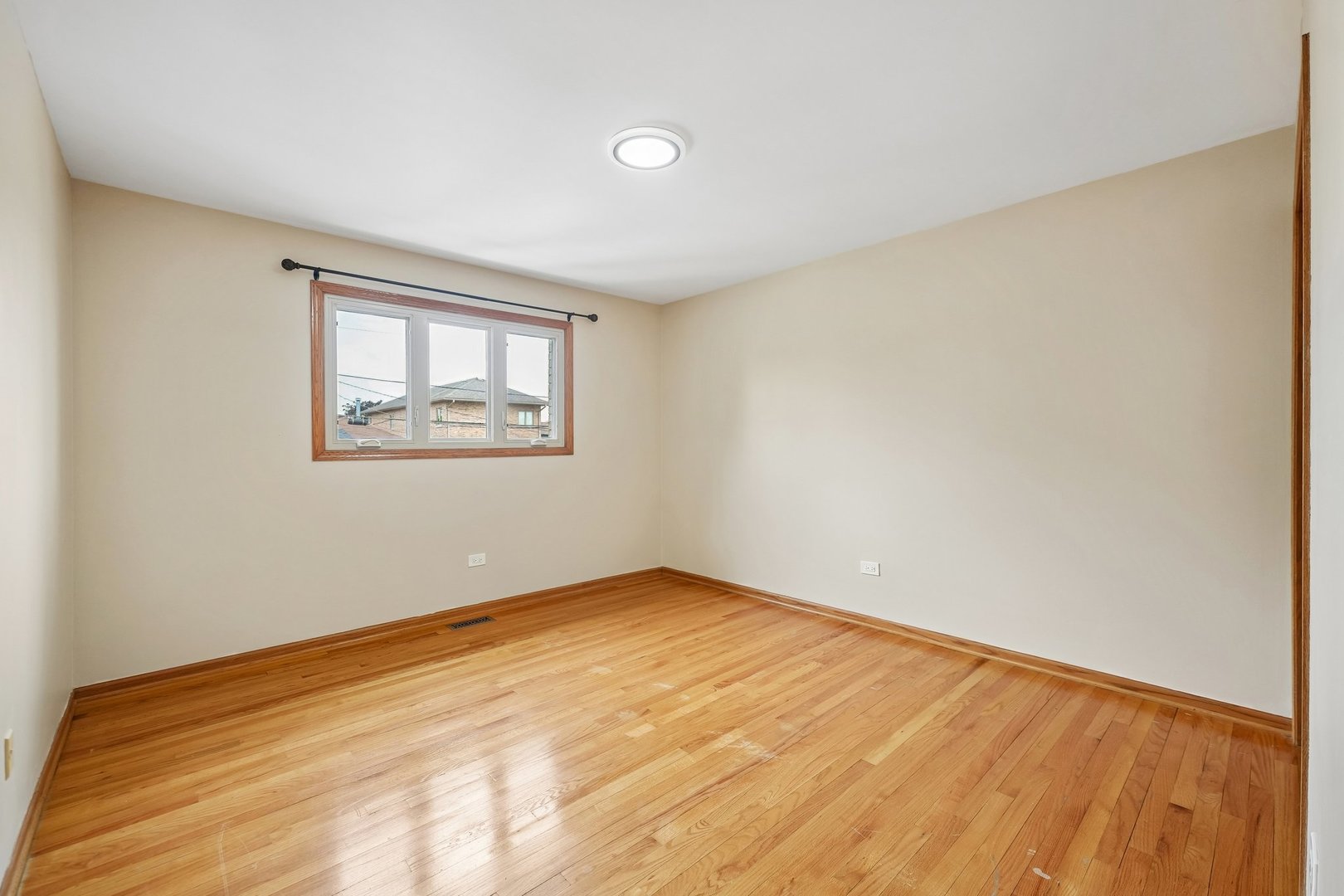 5601 S Sayre Avenue Property Photo 9