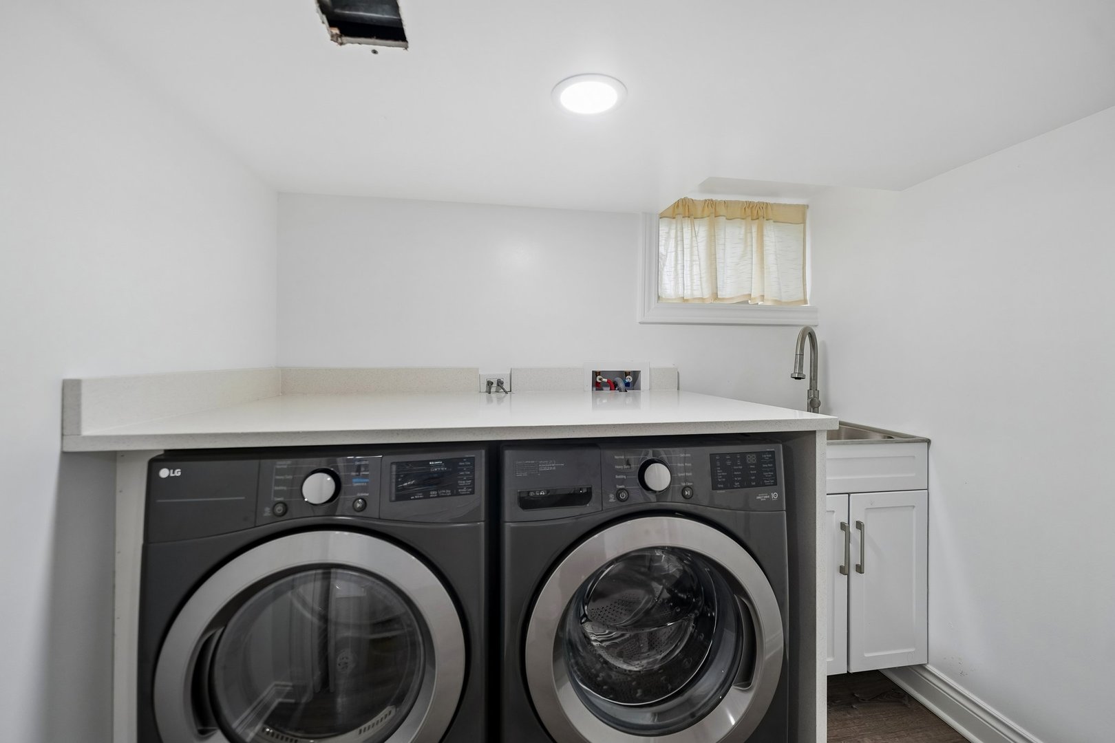 5601 S Sayre Avenue Property Photo 19