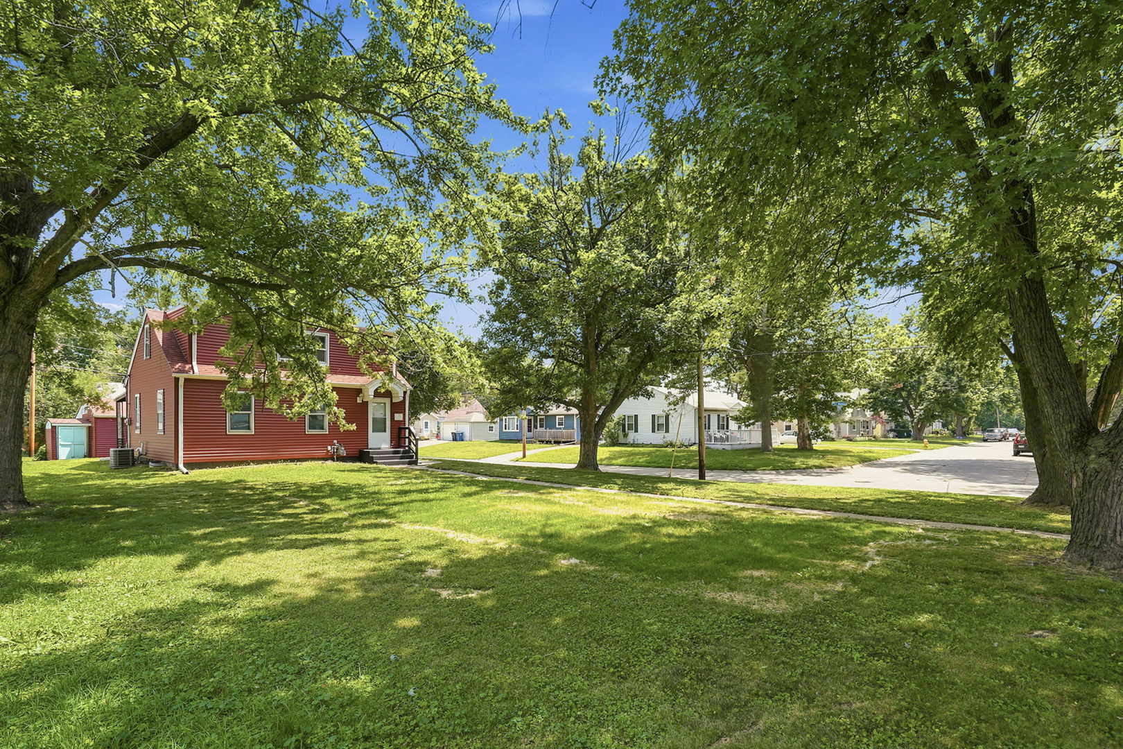 2055 36th Street Property Photo 3