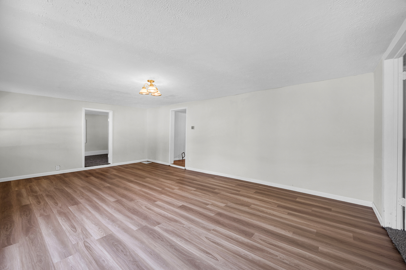207 E North Street Property Photo 5