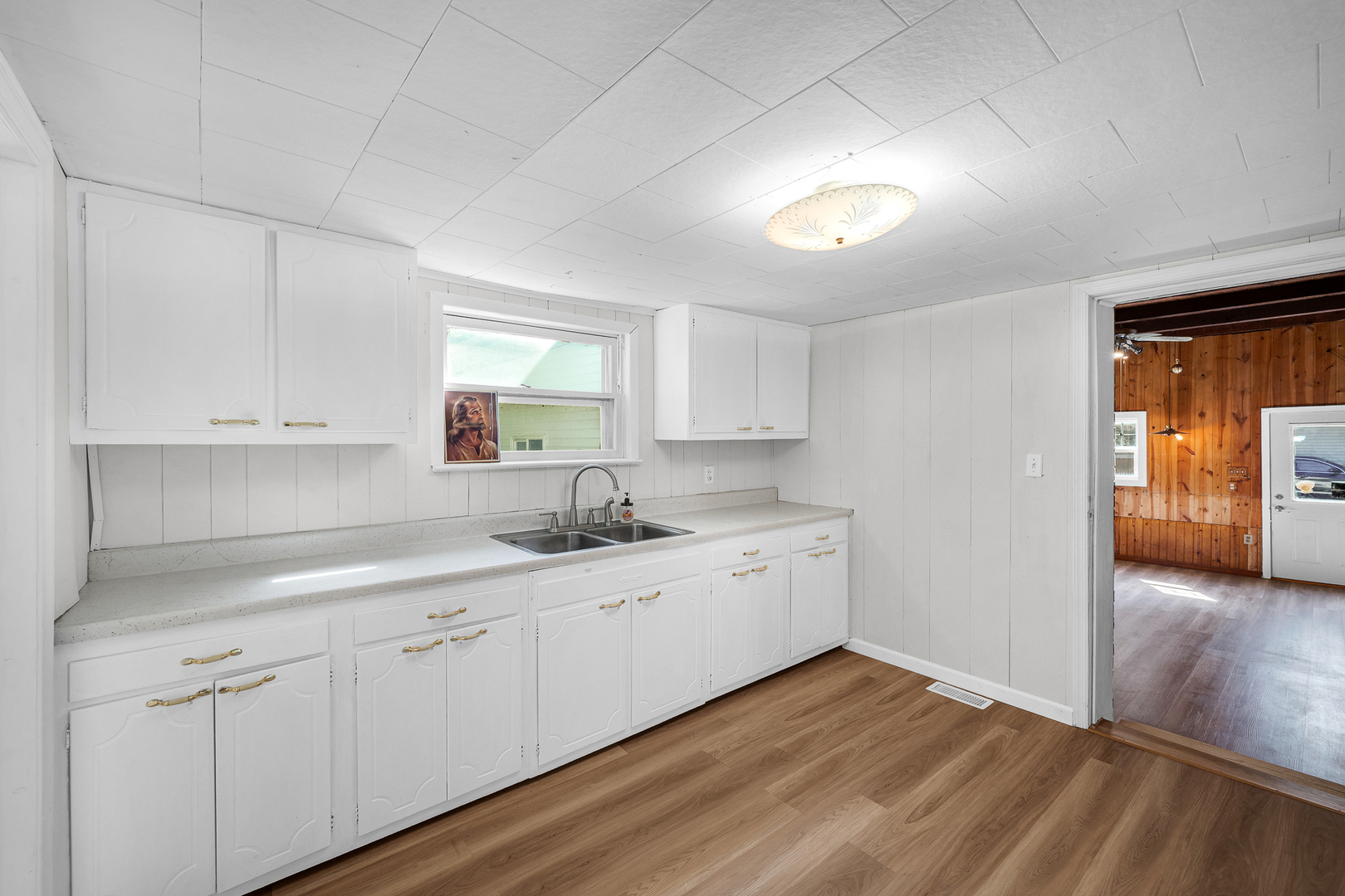207 E North Street Property Photo 6