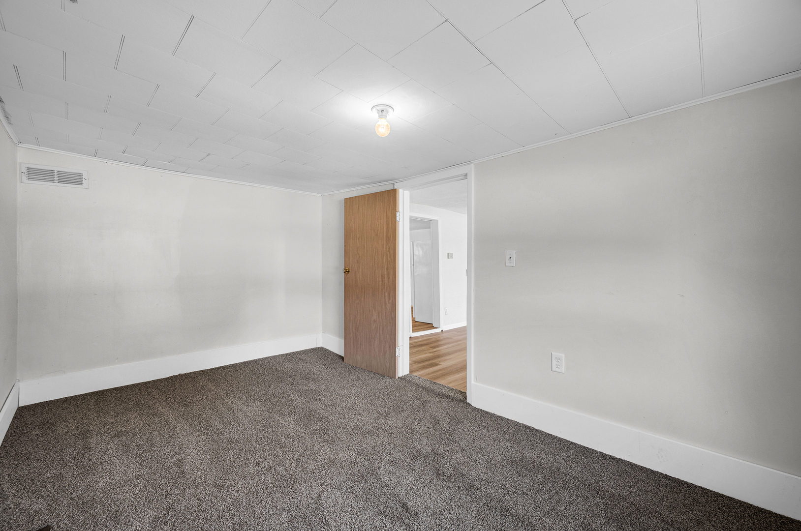 207 E North Street Property Photo 20