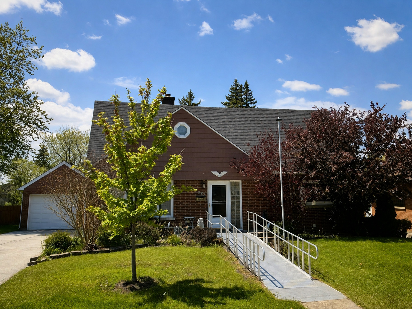 842 N Memorial Drive Property Photo 1