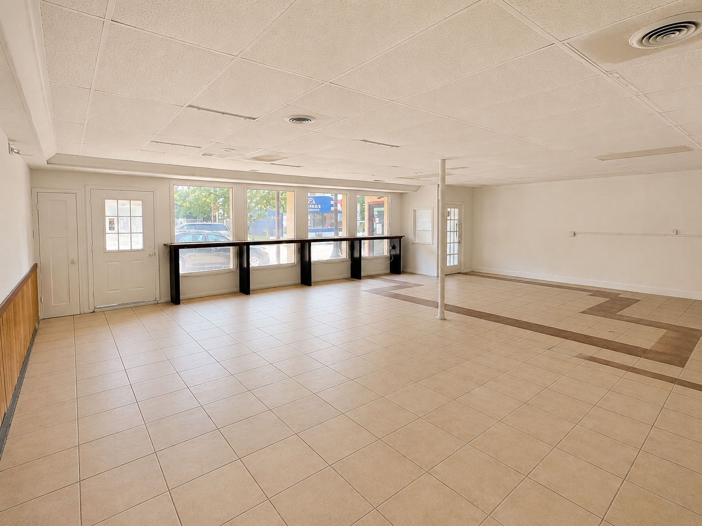 2114 W Devon Avenue Property Photo 3
