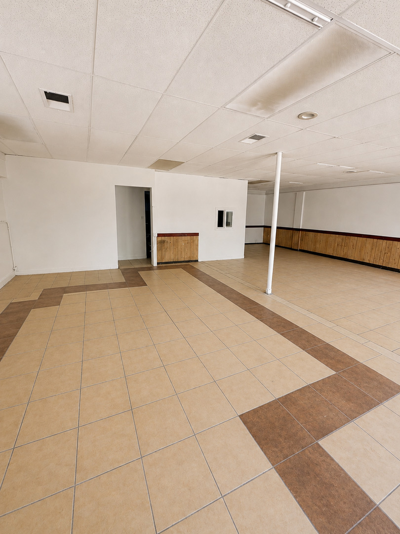 2114 W Devon Avenue Property Photo 5