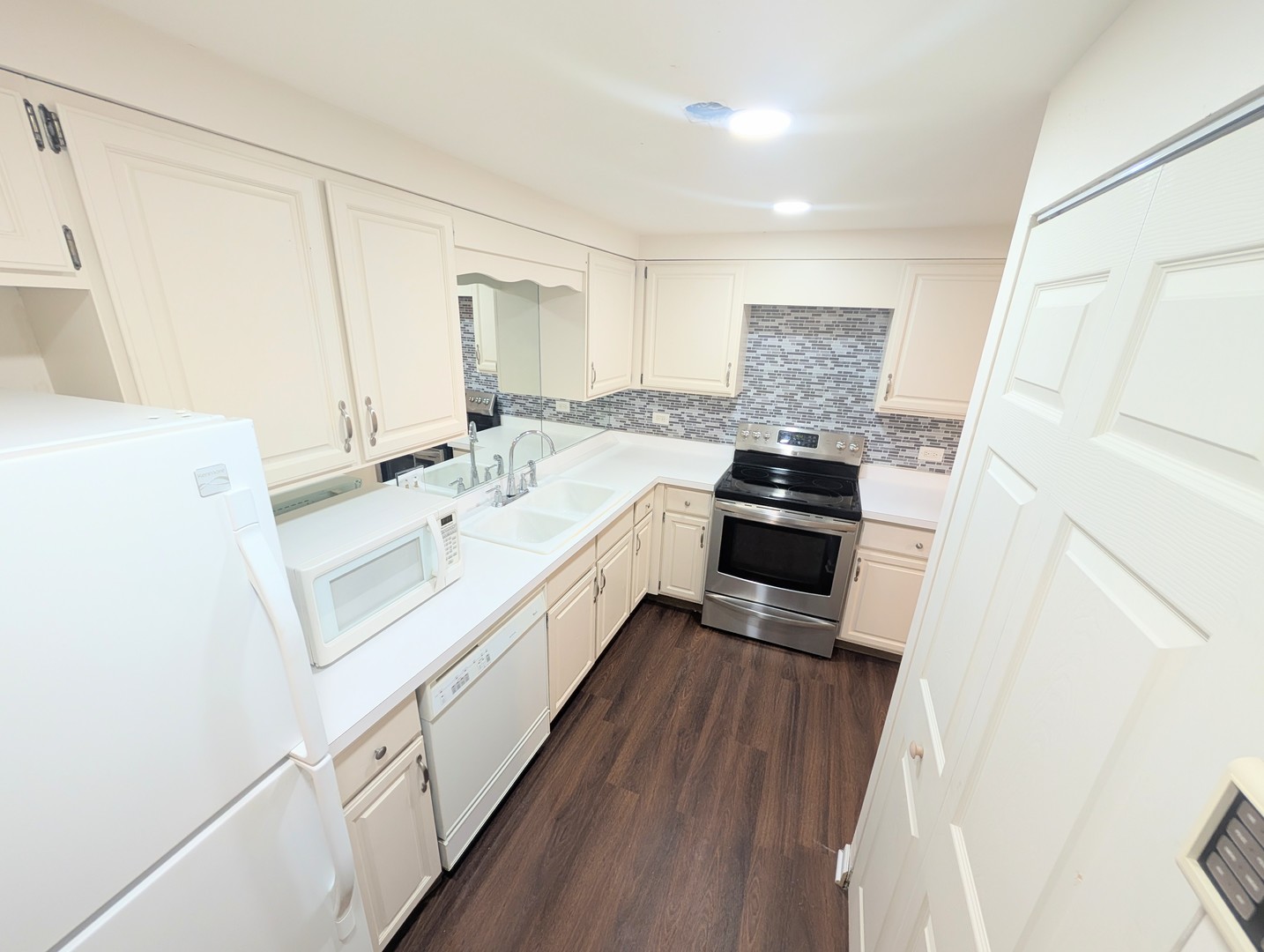 3505 Lakeview Drive 104 Property Photo 2