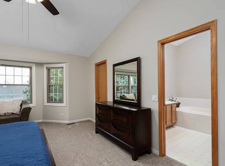 27w220 Chelsea Circle Property Photo 15