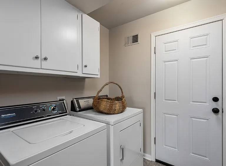 27w220 Chelsea Circle Property Photo 19