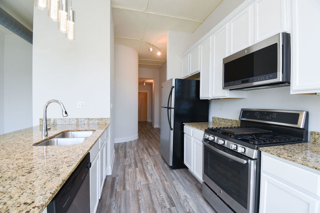 4814 N Clark Street 202s Property Photo 6