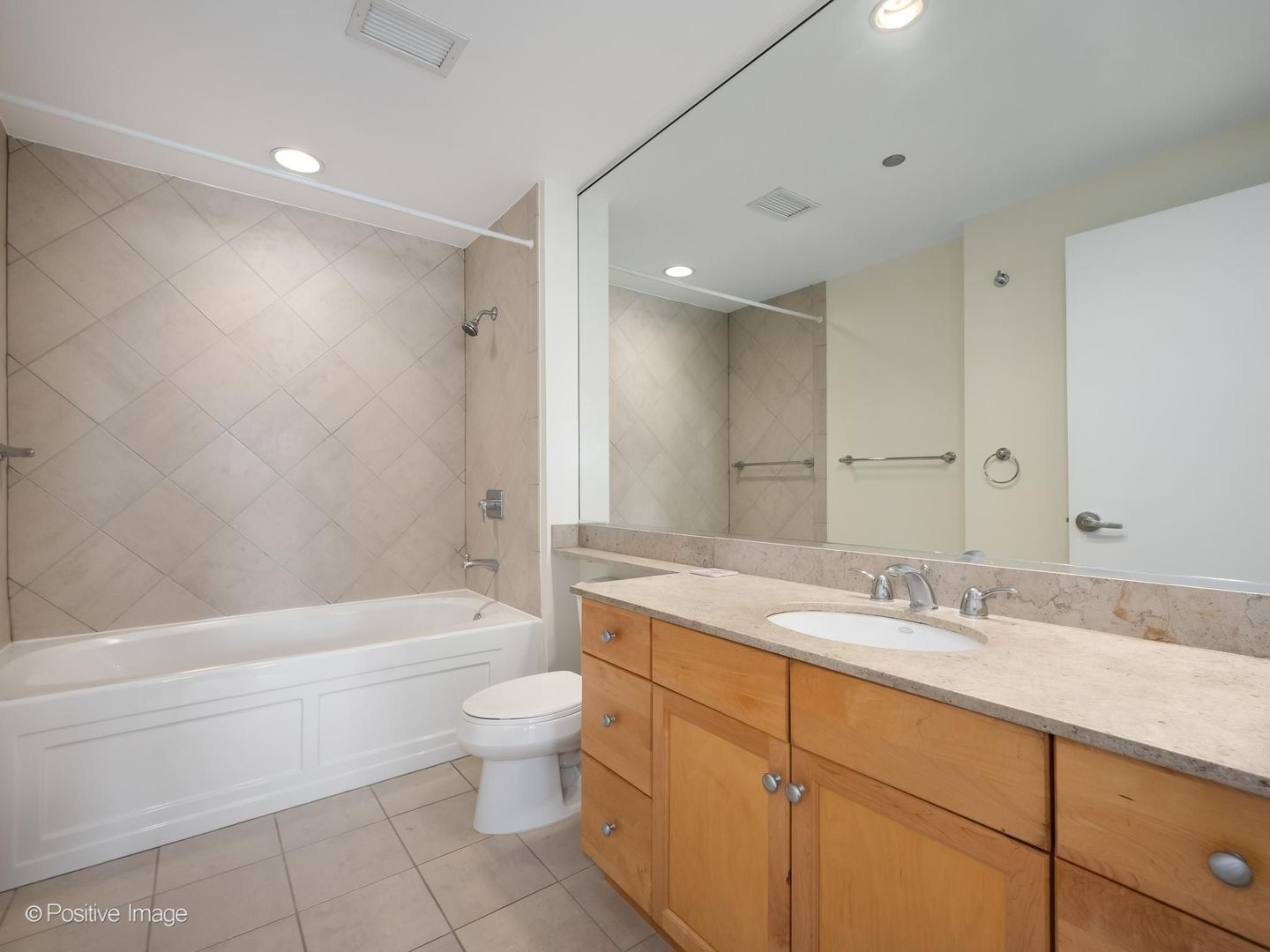 130 N Garland Court 2310 Property Photo 21