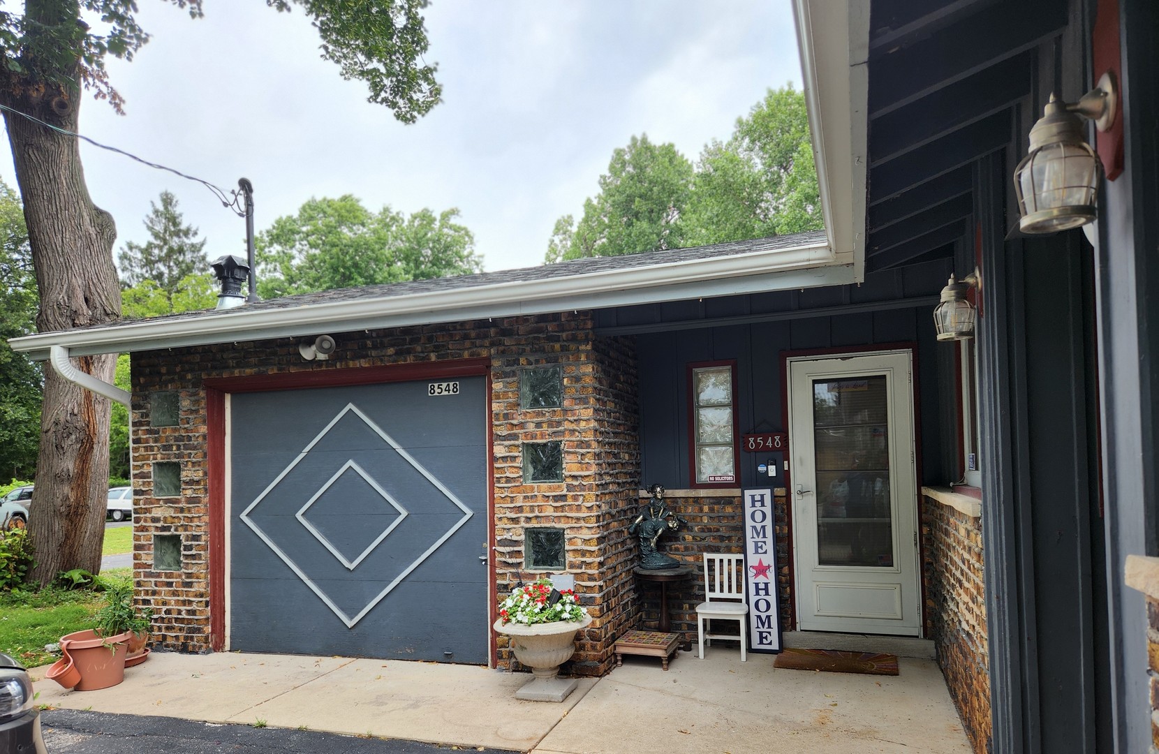8548 40th Street Property Photo 3