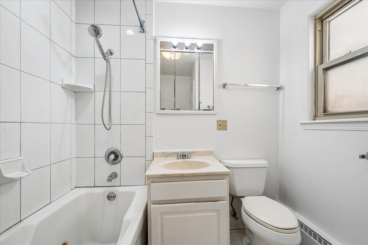 7536 N Ridge Boulevard 3e Property Photo 11