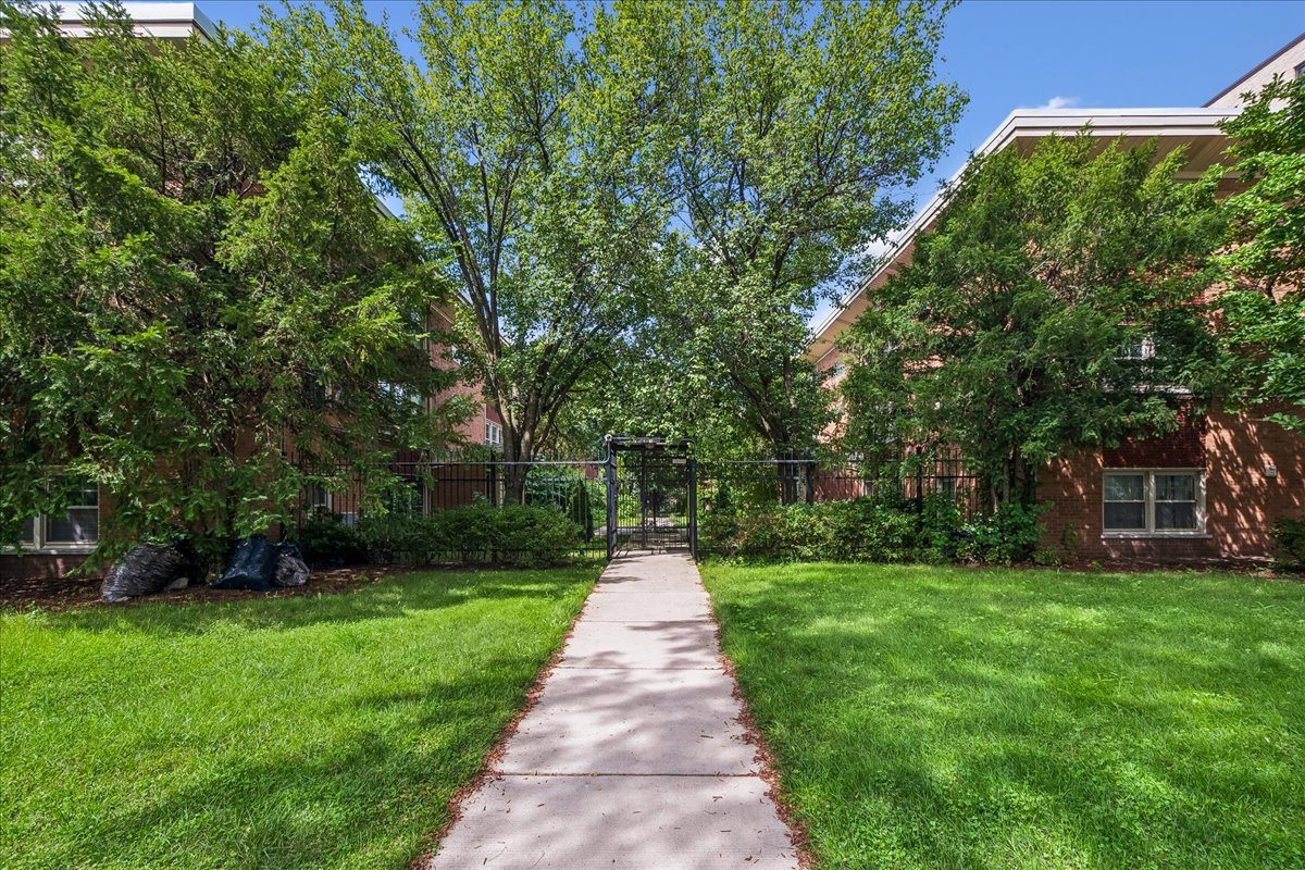 7536 N Ridge Boulevard 3e Property Photo 15