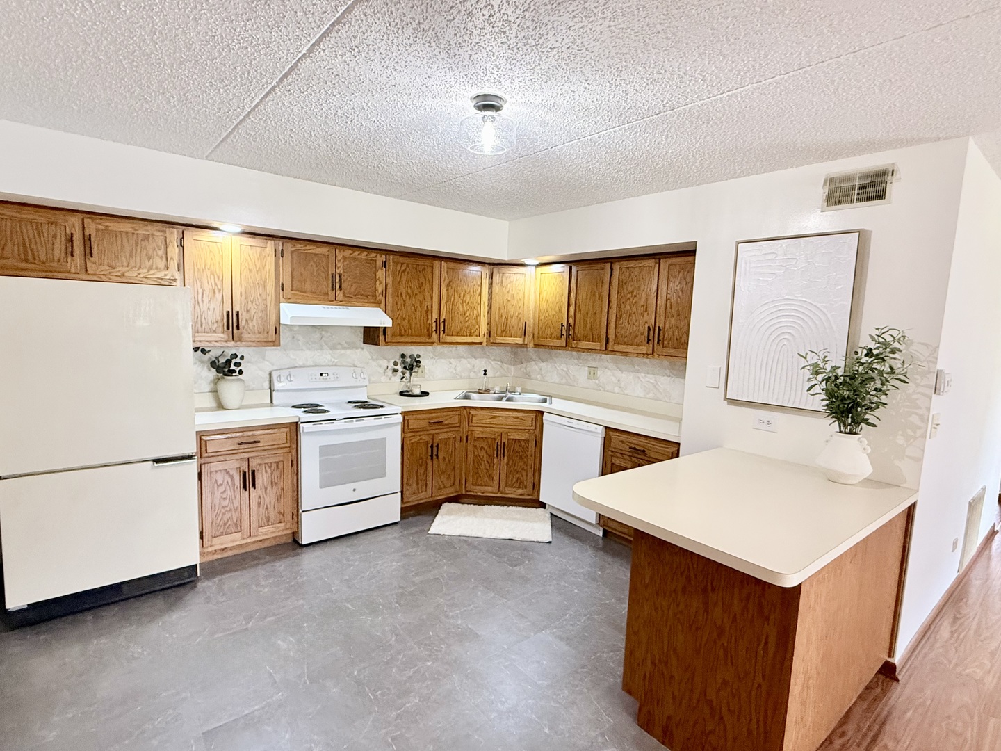 103 Caterpillar Drive 1c Property Photo 4