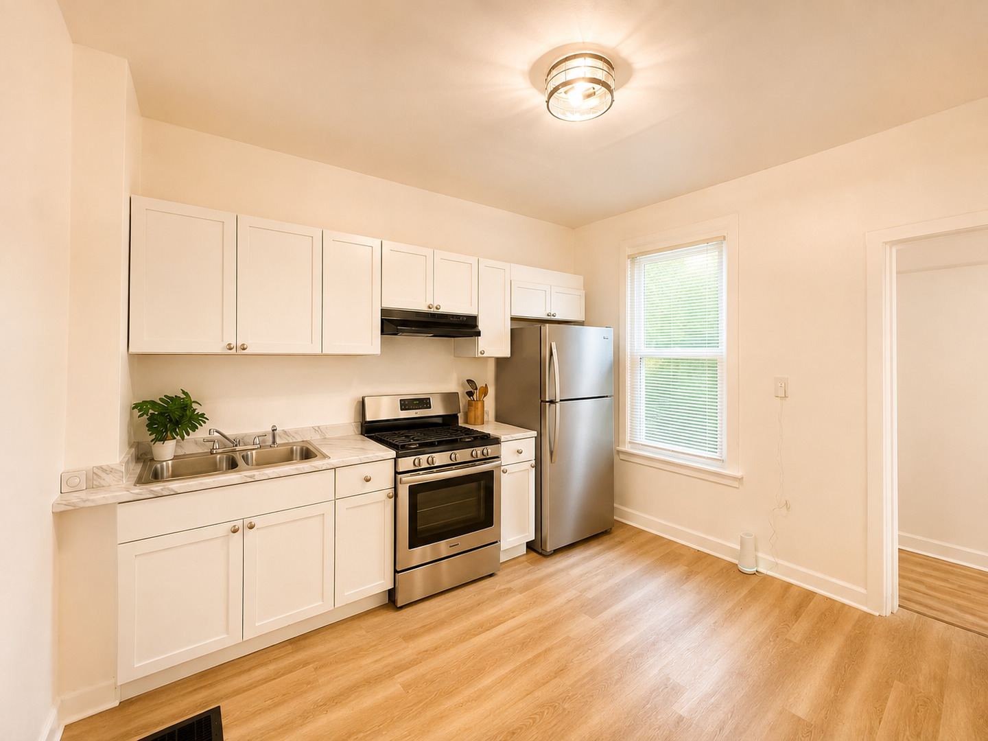 706 W 81st Street Property Photo 8