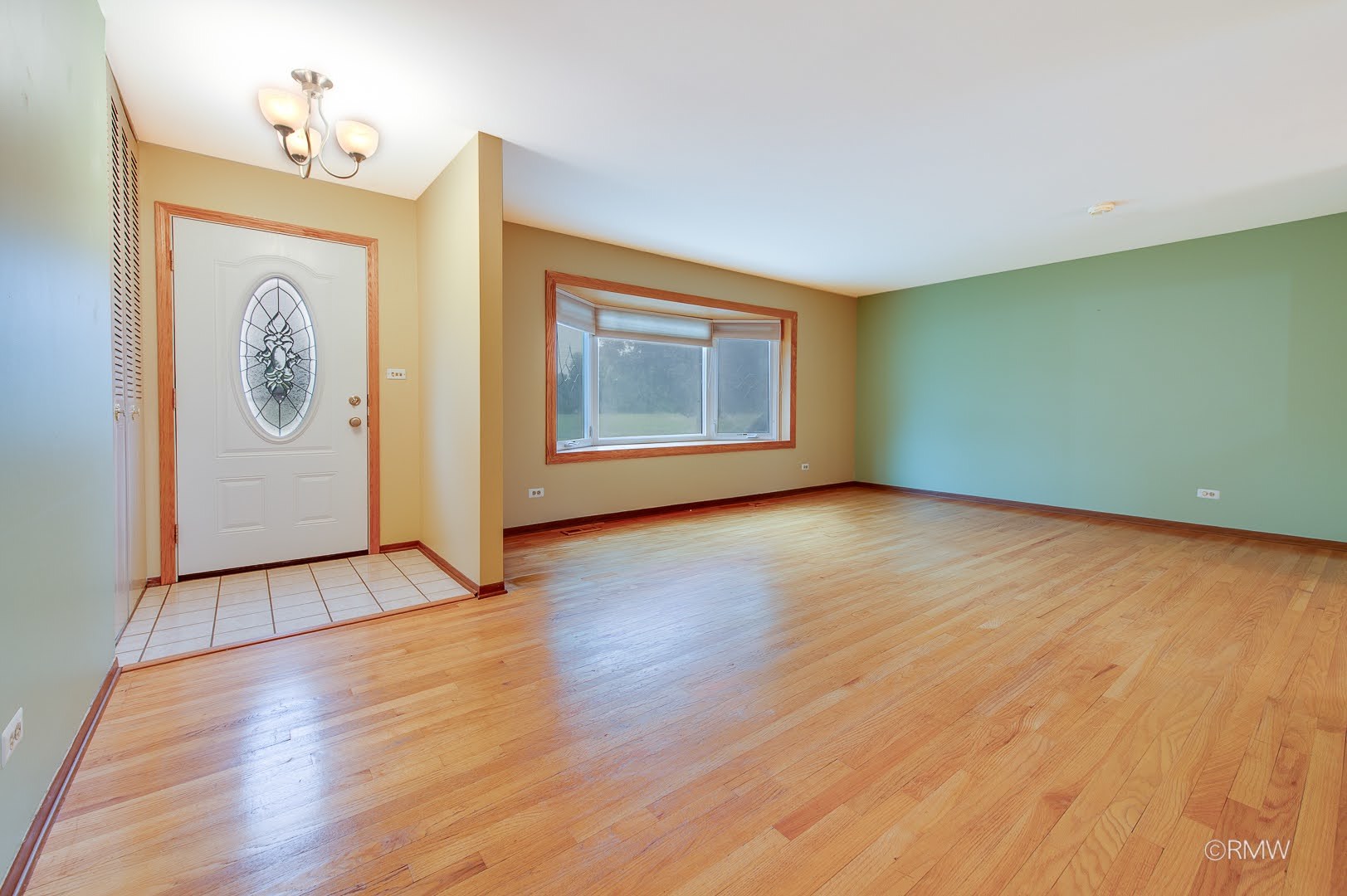 607 W Montrose Avenue Property Photo 4