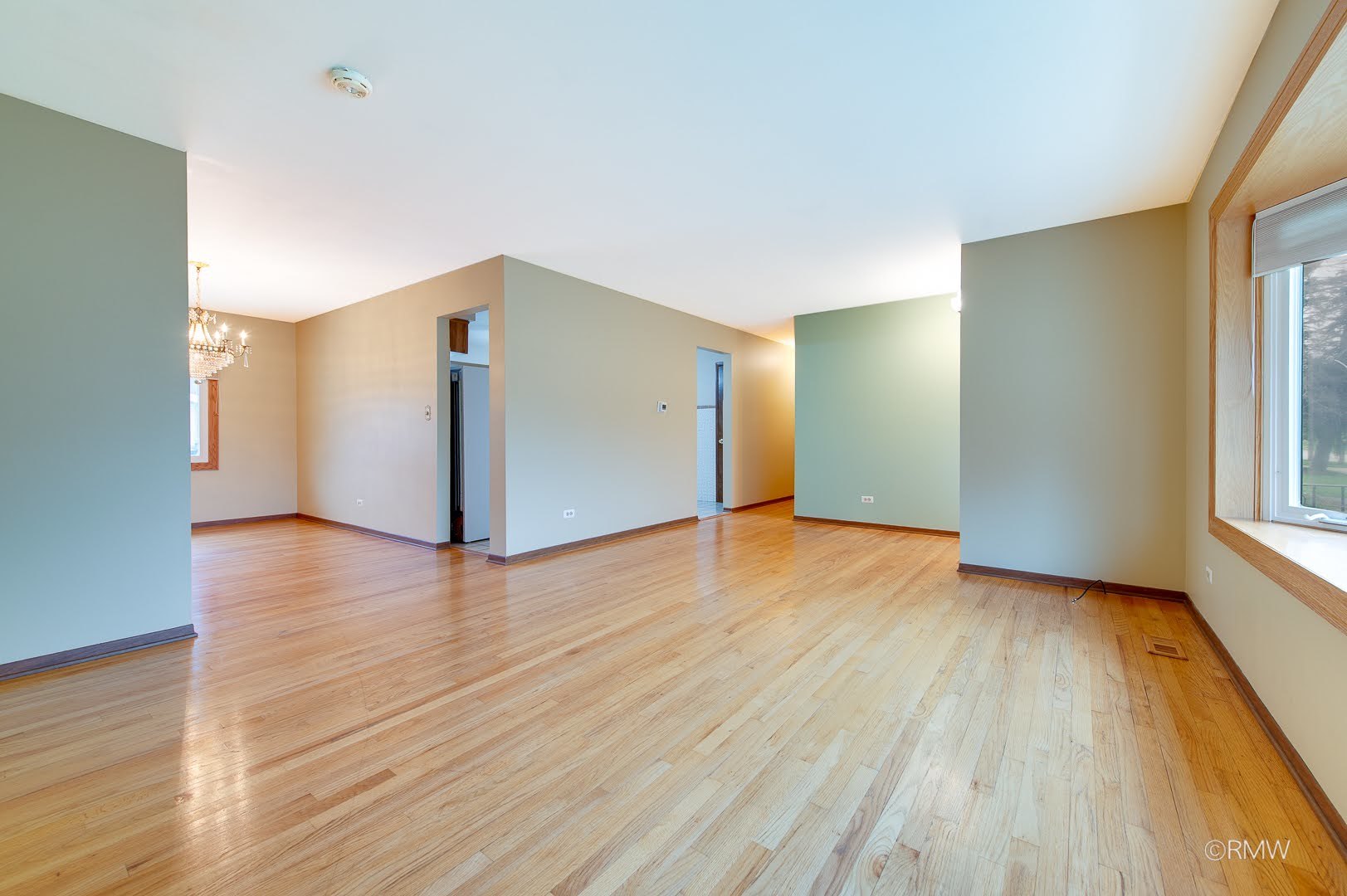 607 W Montrose Avenue Property Photo 7