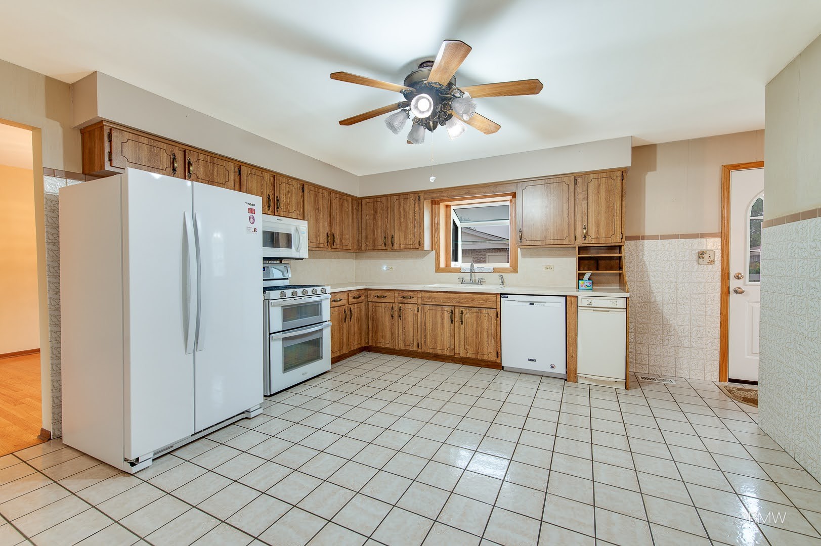 607 W Montrose Avenue Property Photo 12