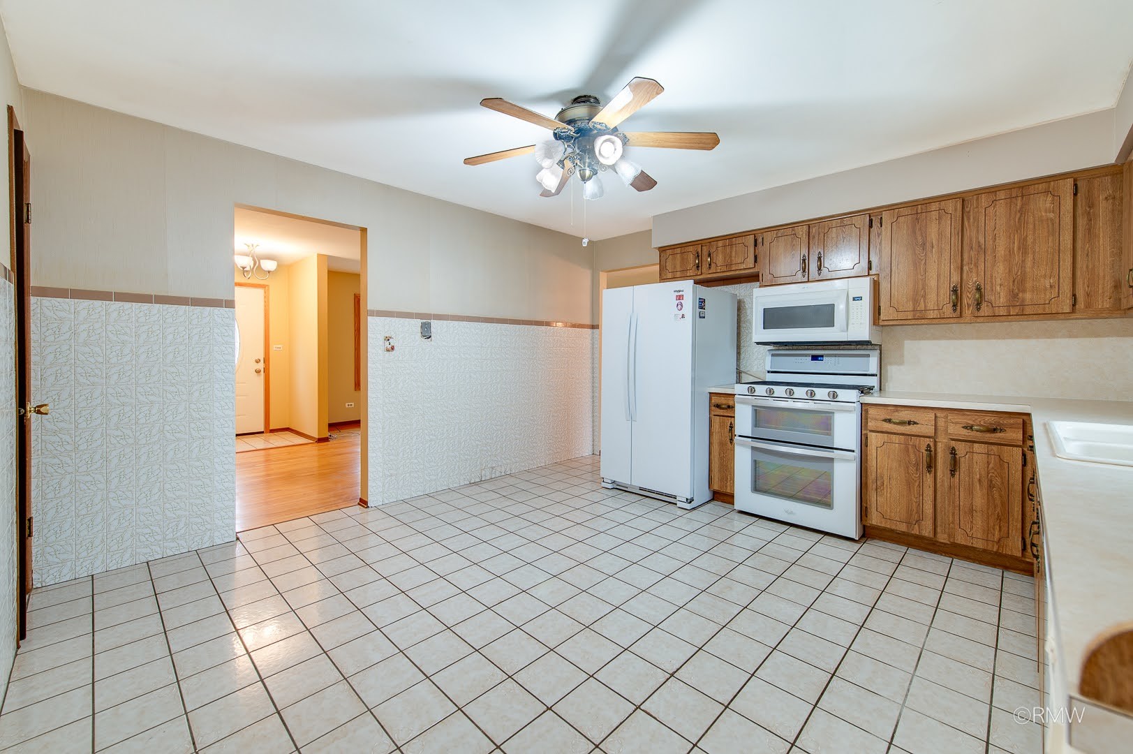 607 W Montrose Avenue Property Photo 13