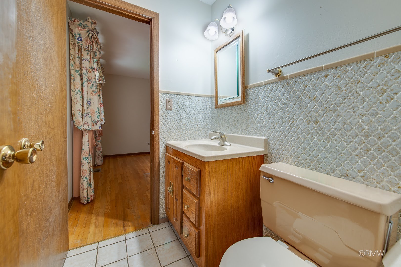 607 W Montrose Avenue Property Photo 15