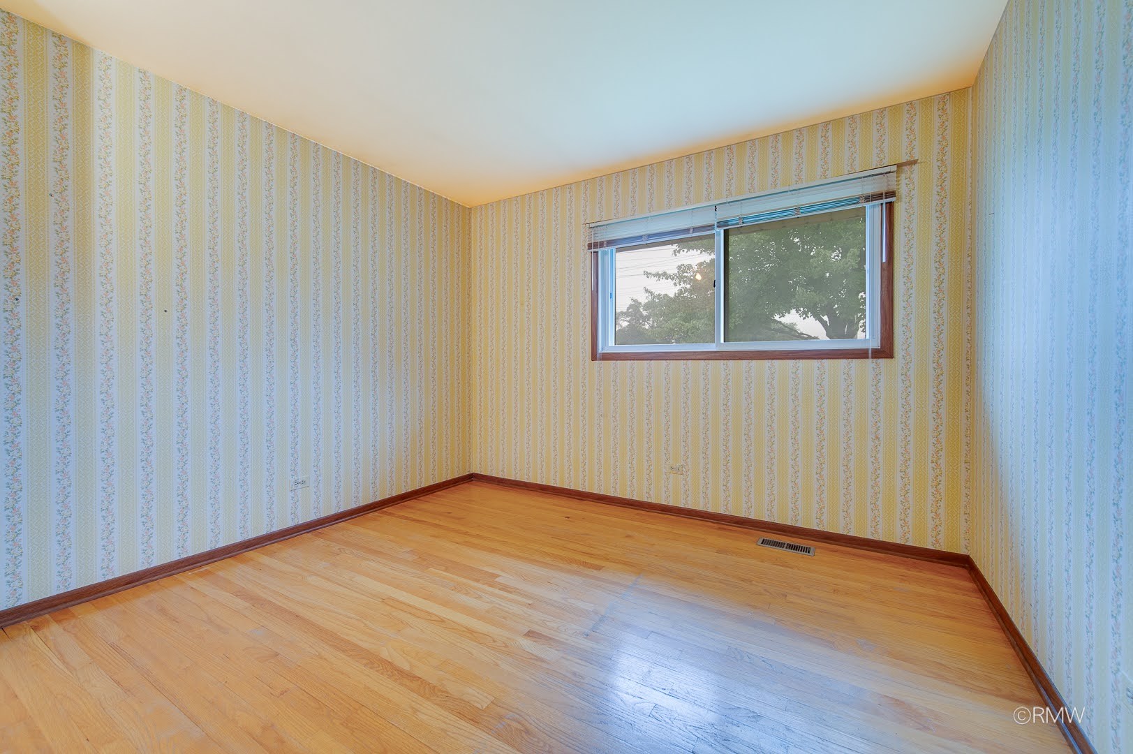 607 W Montrose Avenue Property Photo 19