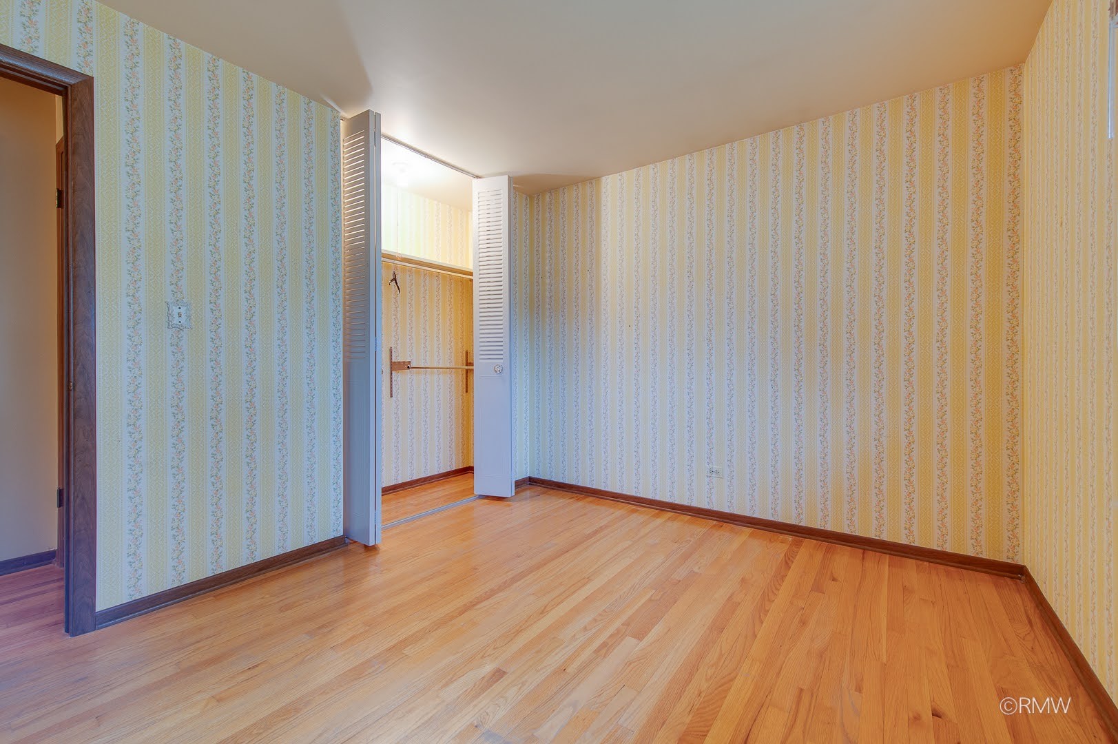 607 W Montrose Avenue Property Photo 21