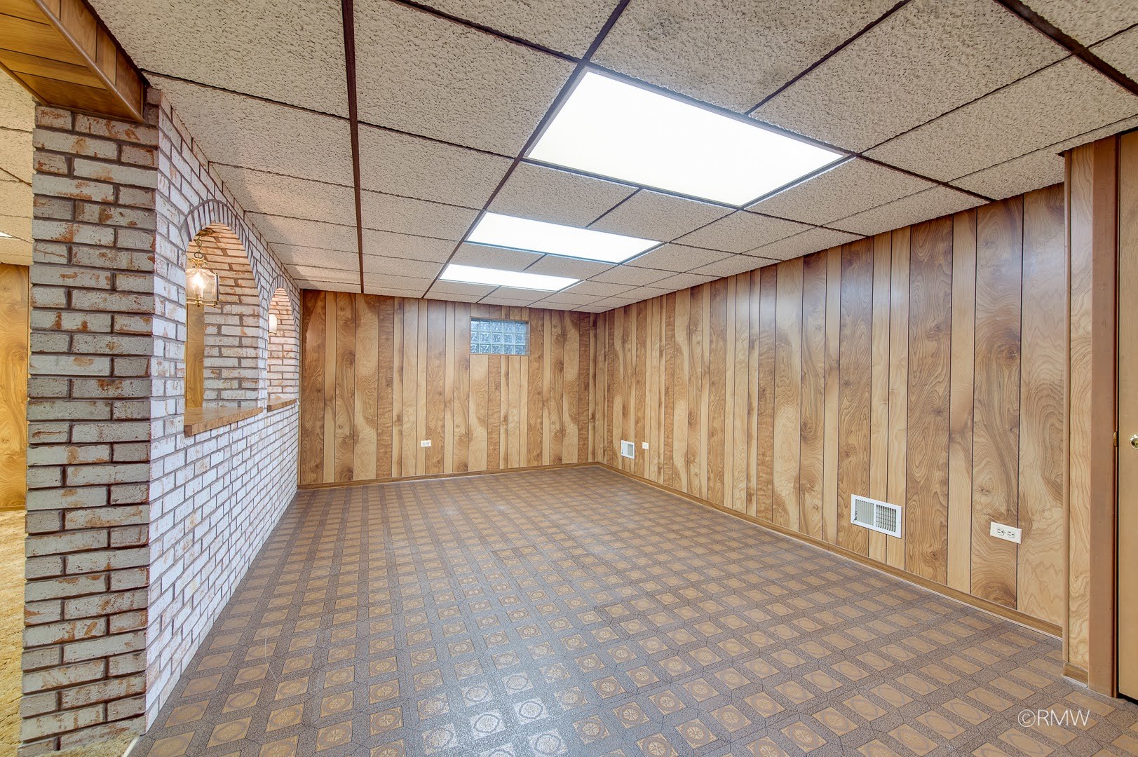 607 W Montrose Avenue Property Photo 29