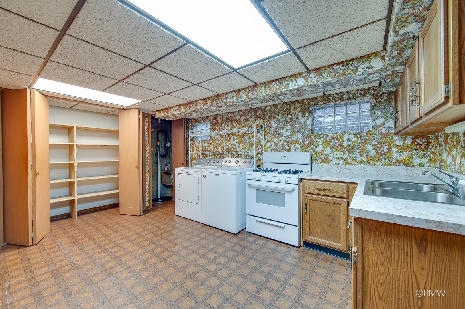 607 W Montrose Avenue Property Photo 37