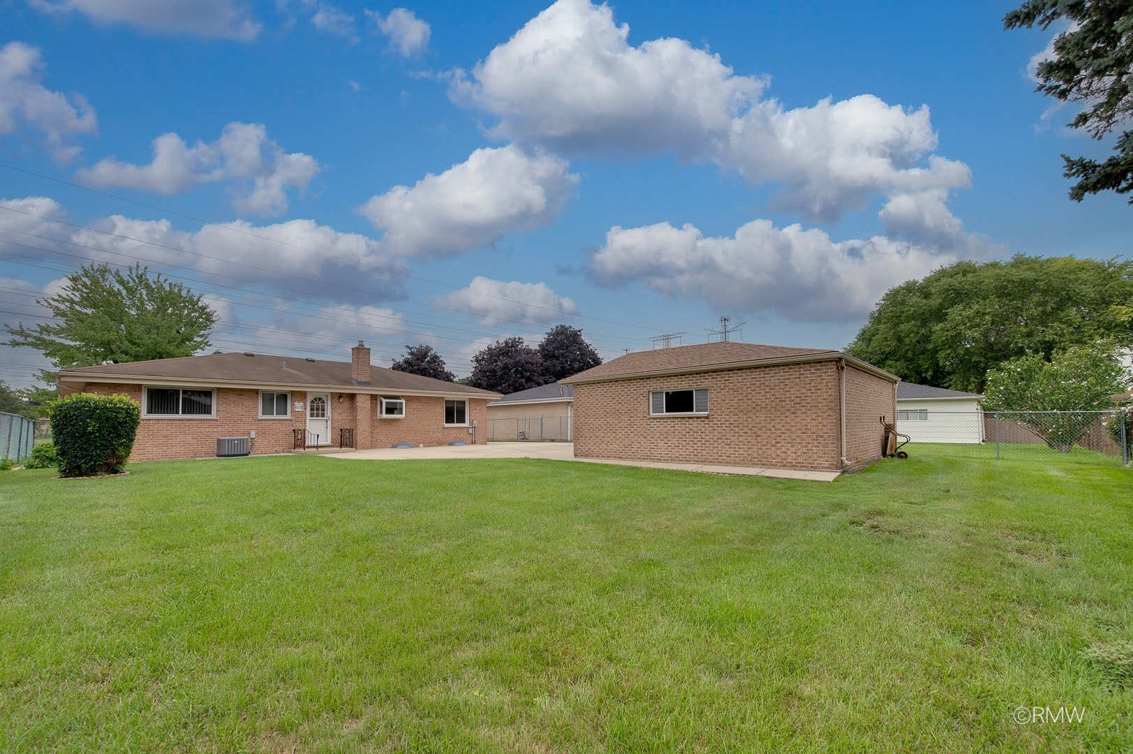 607 W Montrose Avenue Property Photo 43