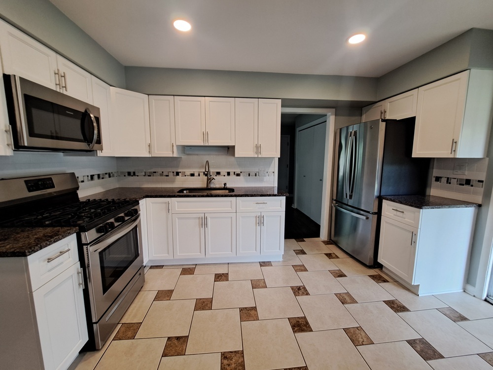 644 Bryn Mawr Avenue Property Photo 7