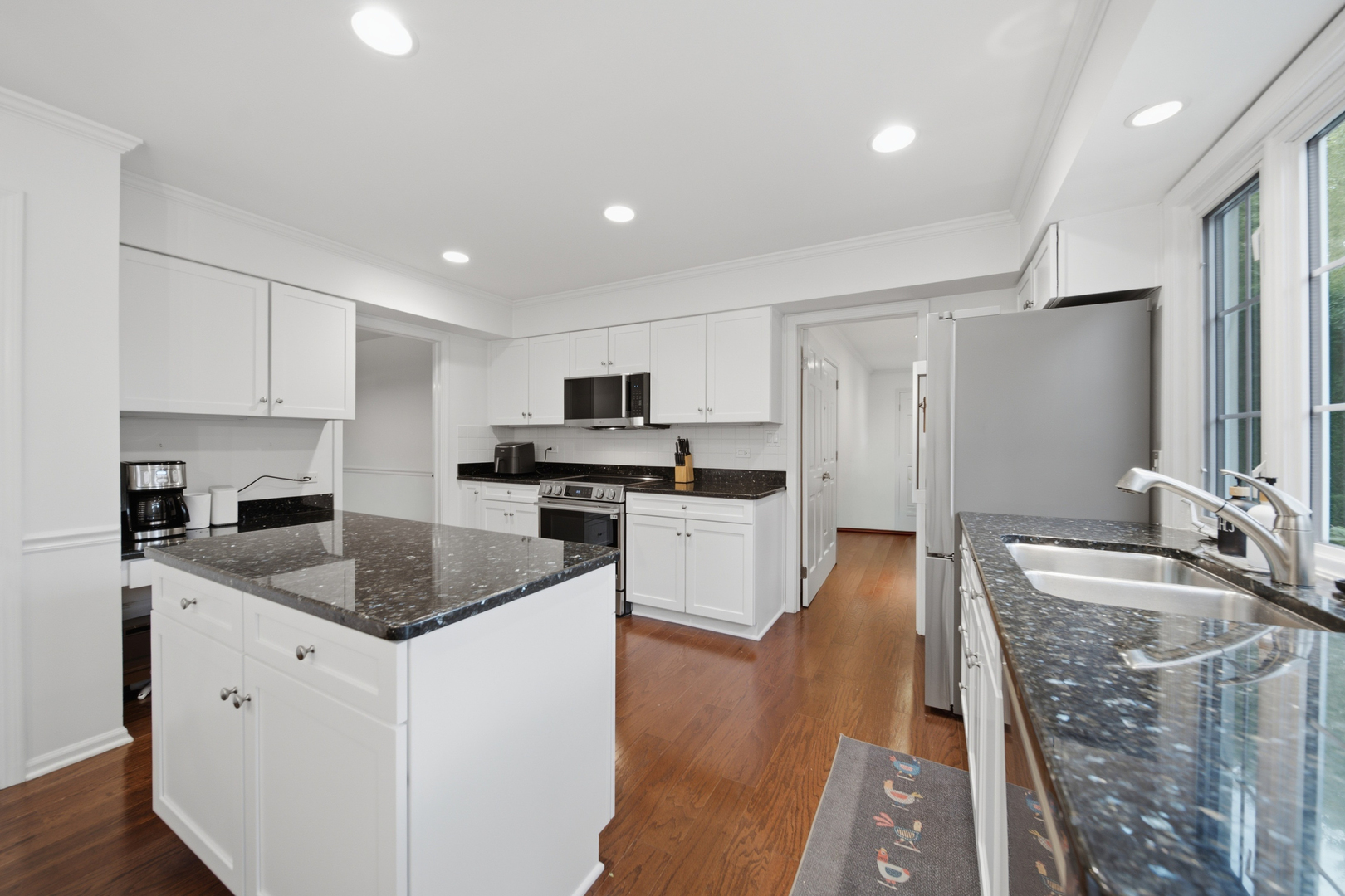 325 Versailles Drive Property Photo 13