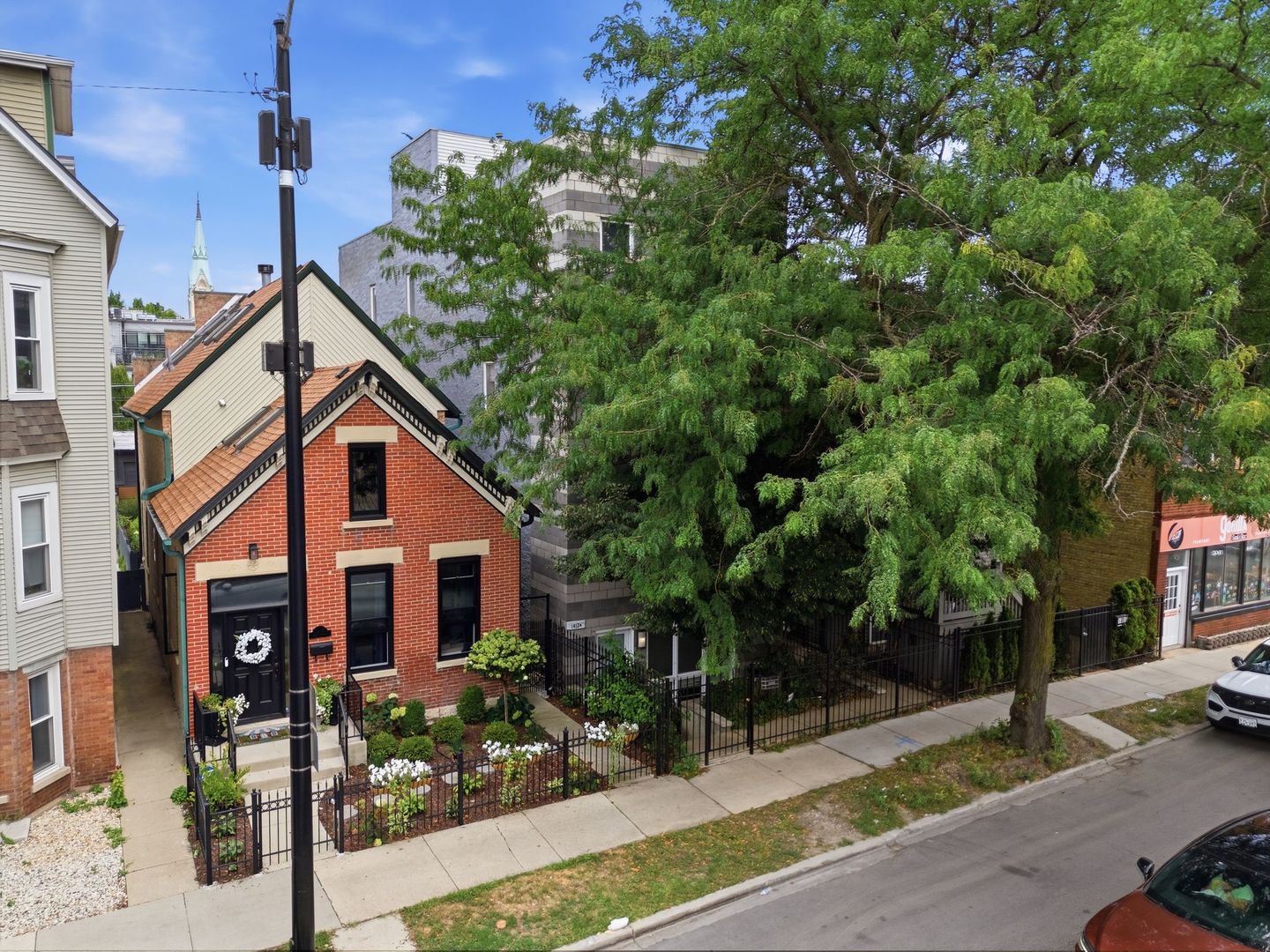 1412 W Diversey Parkway B Property Photo 1