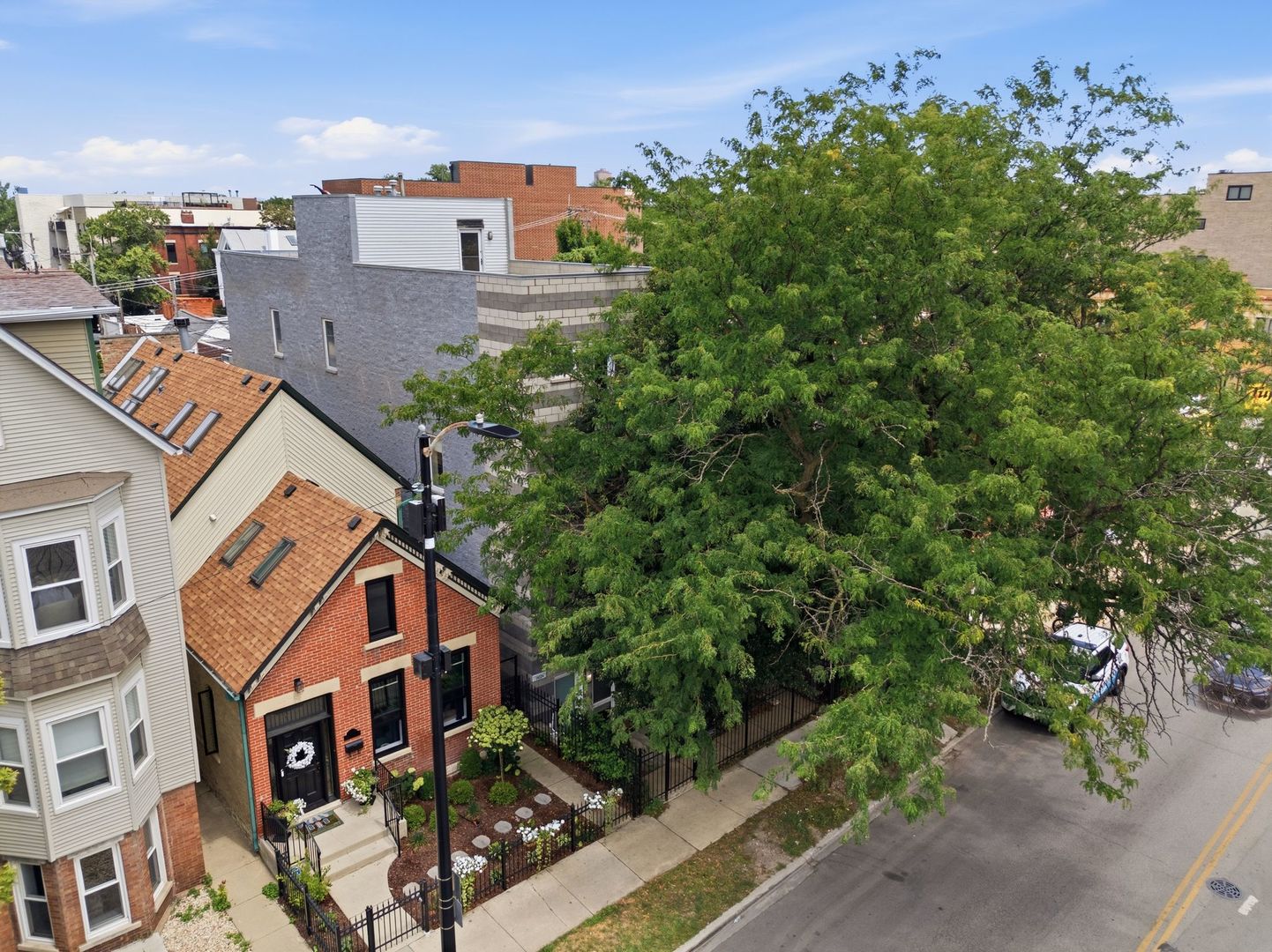1412 W Diversey Parkway B Property Photo 2