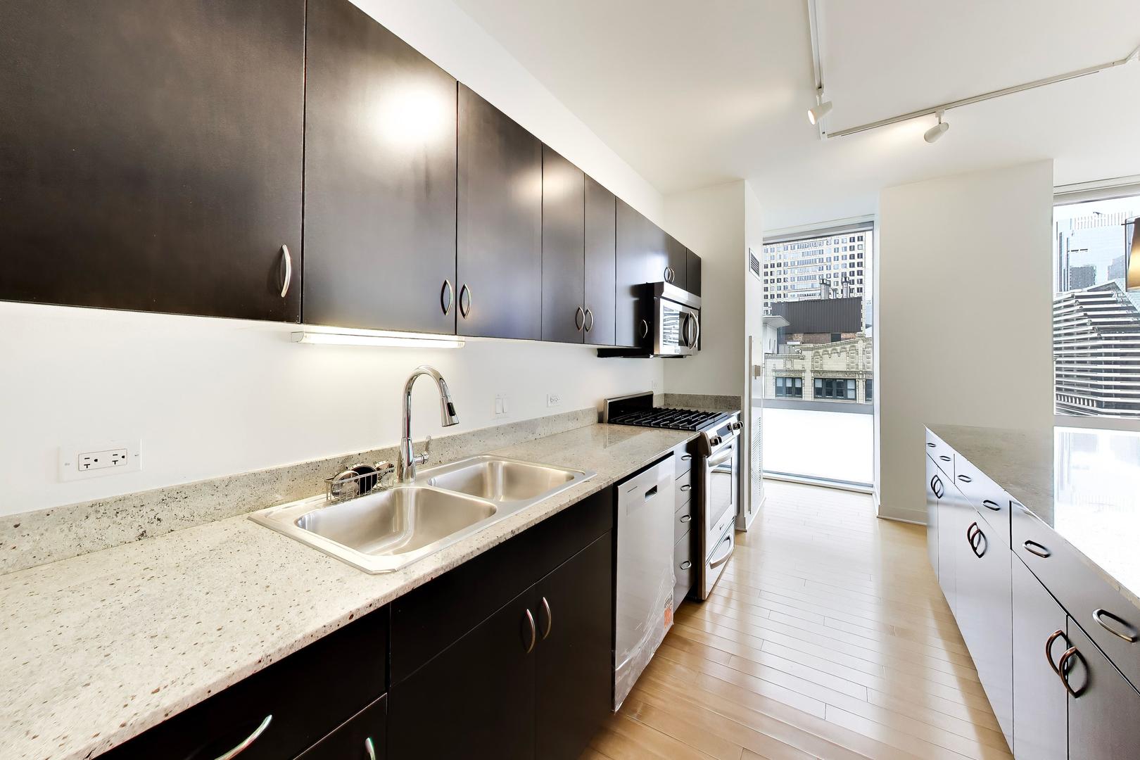 8 E Randolph Street 1505 Property Photo 7