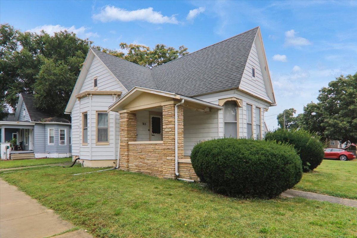 703 S Morris Avenue Property Photo 1