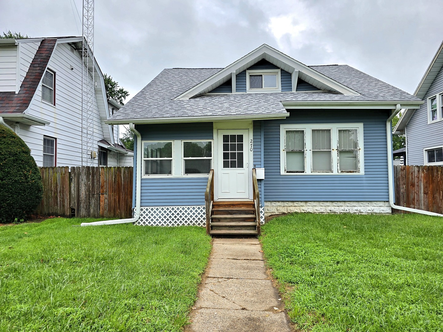 270 18th Place Property Photo 2
