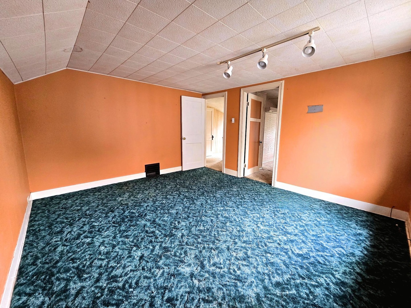 270 18th Place Property Photo 15
