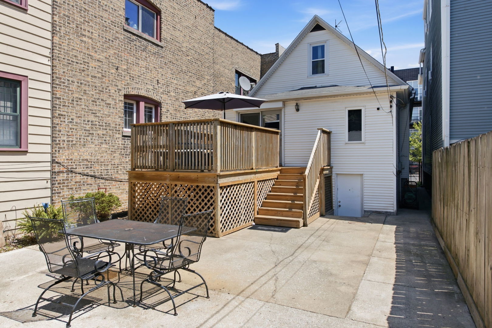 2444 N Western Avenue Property Photo 5