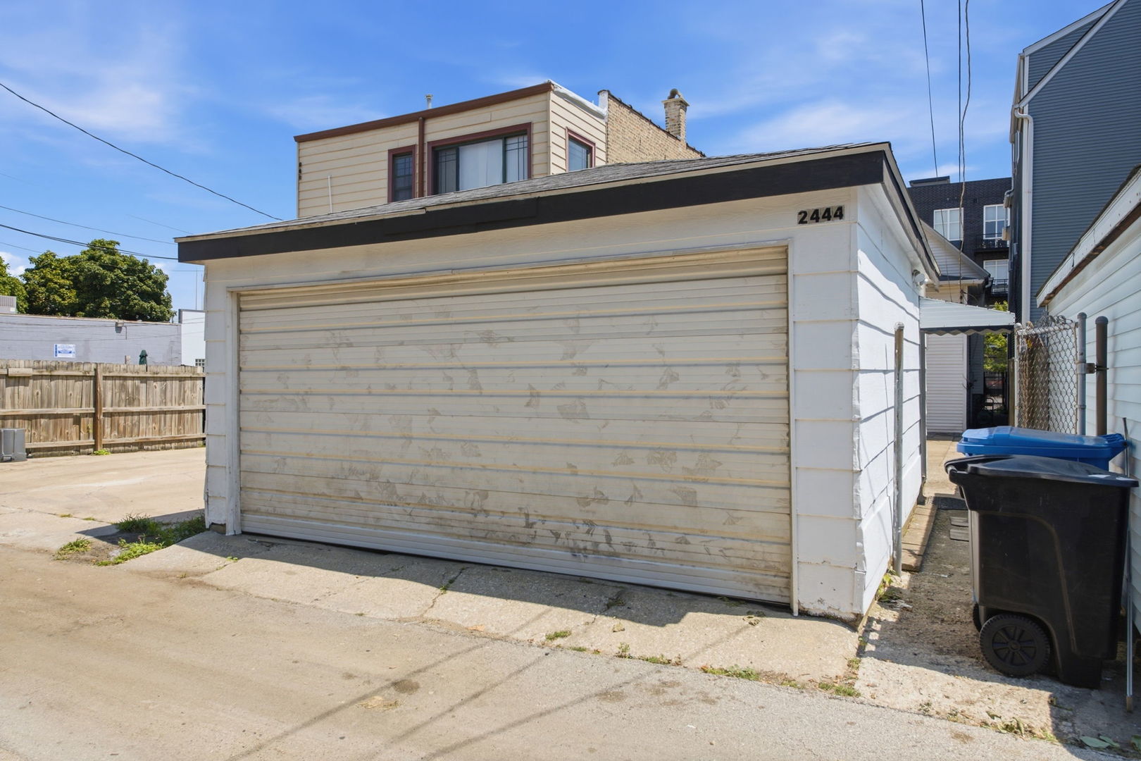 2444 N Western Avenue Property Photo 6