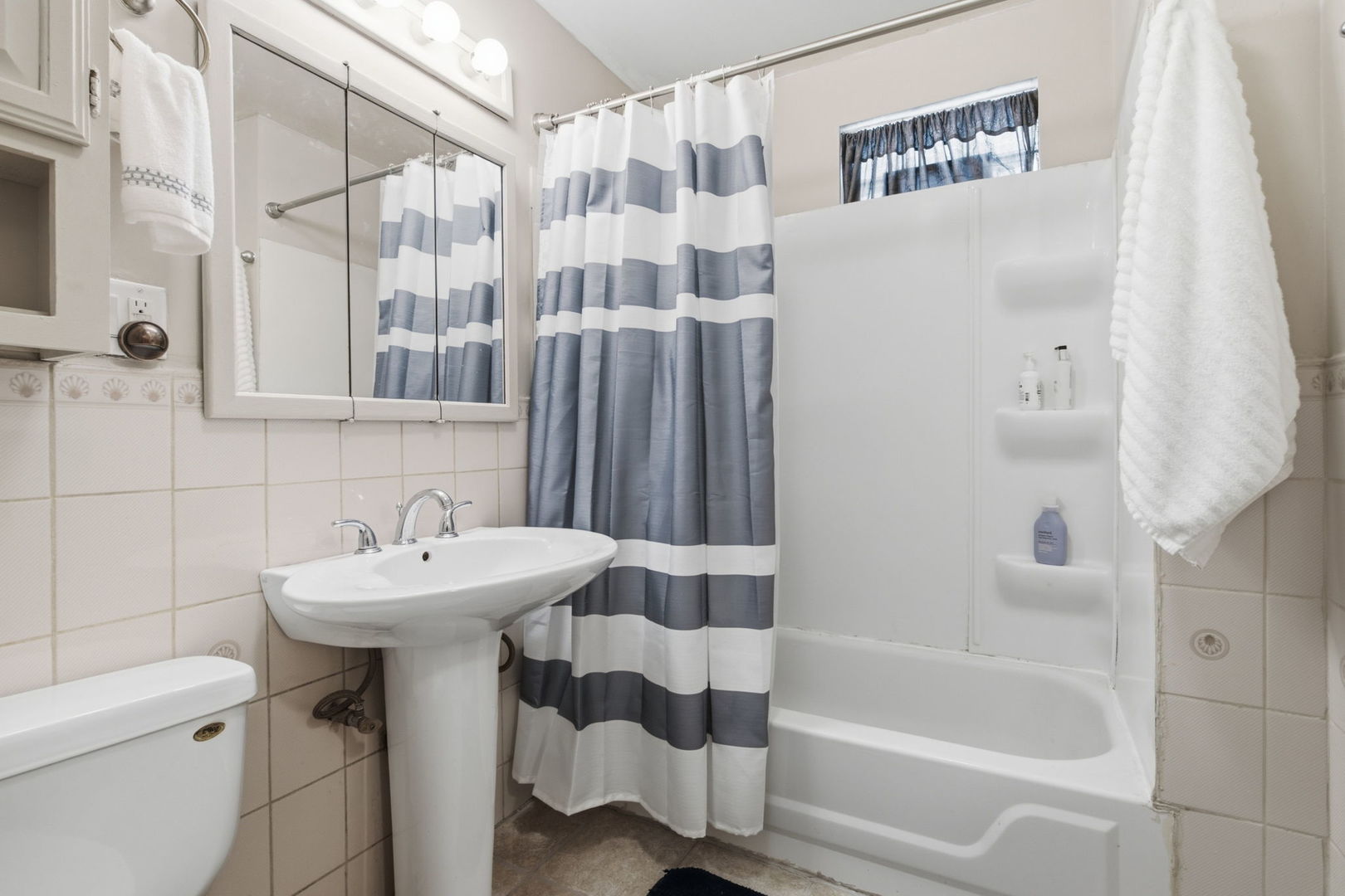 2444 N Western Avenue Property Photo 17