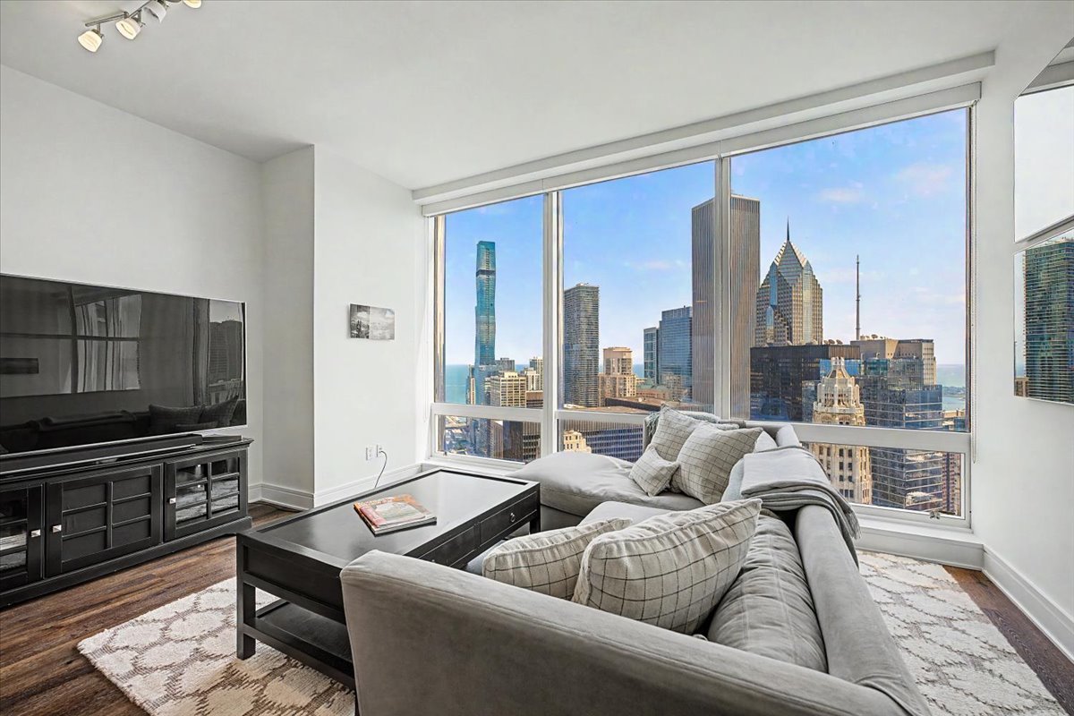 401 N Wabash Avenue 39i Property Photo 2