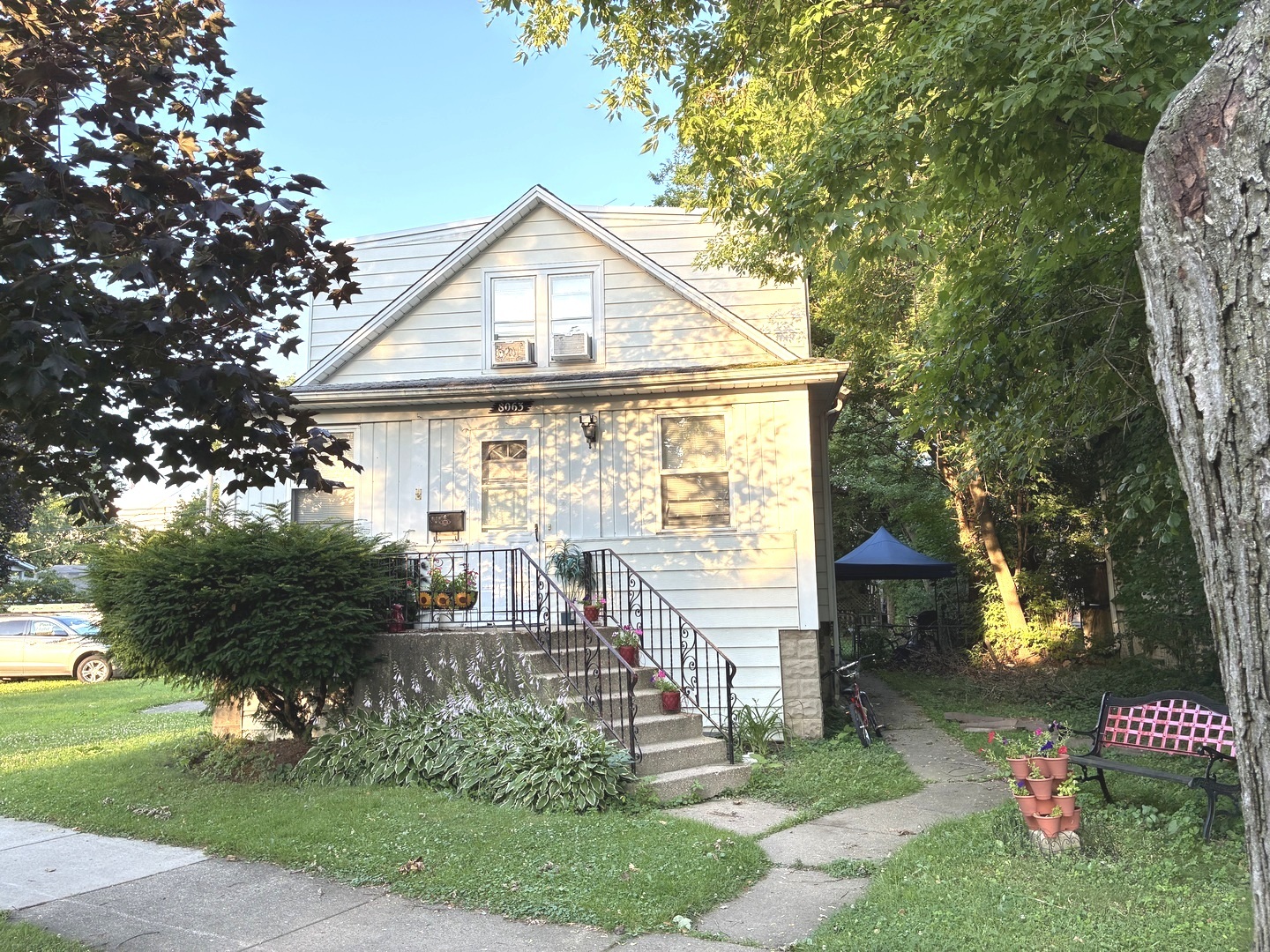 8063 N Elmwood Street Property Photo 3