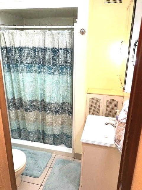 8063 N Elmwood Street Property Photo 11