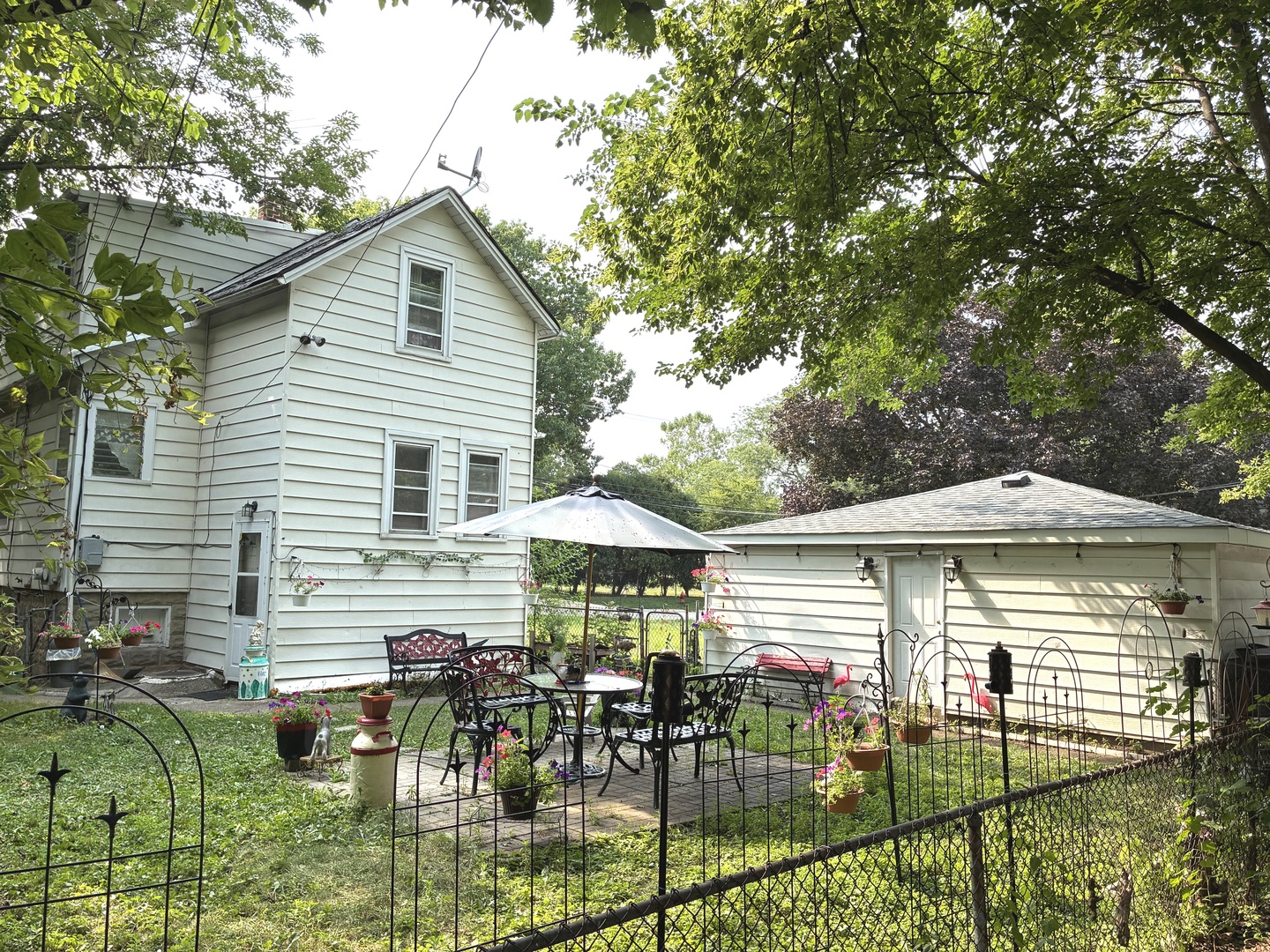 8063 N Elmwood Street Property Photo 18