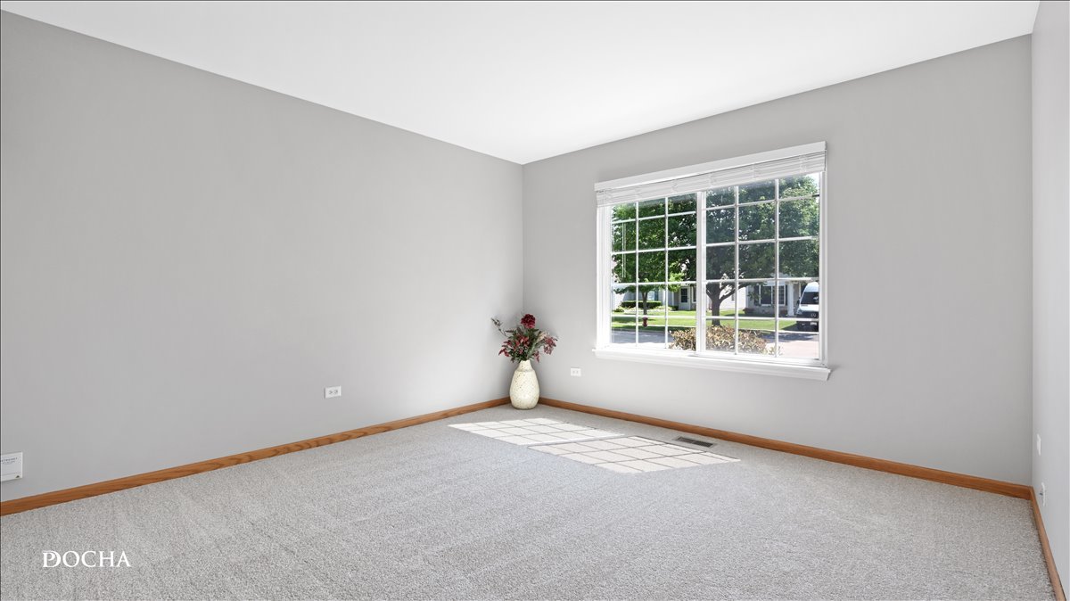 2469 Hillsboro Lane Property Photo 4