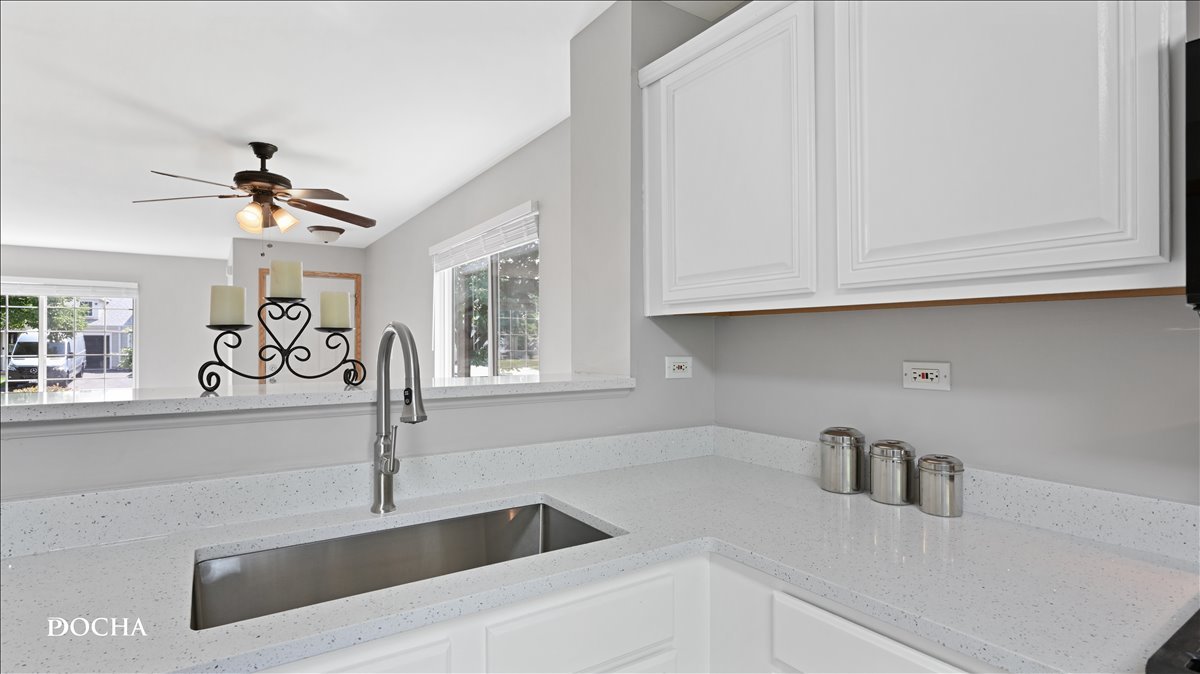 2469 Hillsboro Lane Property Photo 11